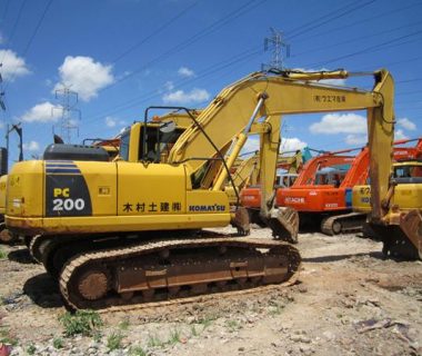 komatsu pc 200-3 excavator